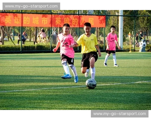 绿茵逐梦，荣耀新生：广州富力与河南建业的对决，不止是比赛！